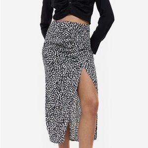 H&M Crêped High-Slit Skirt